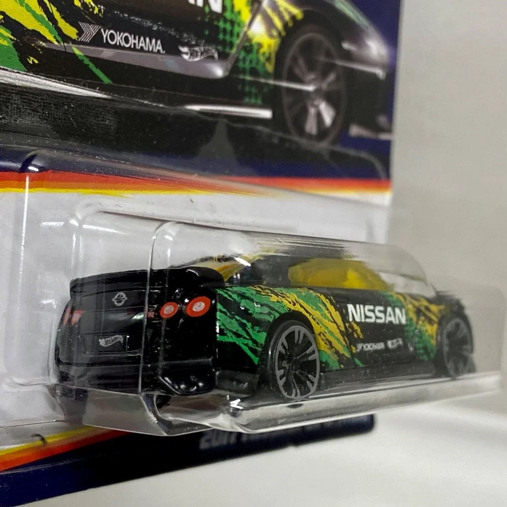Hot Wheels Neon Speeders 2017 Nissan GT-R (R35) 3:8 Black Yellow Green 3/8 3